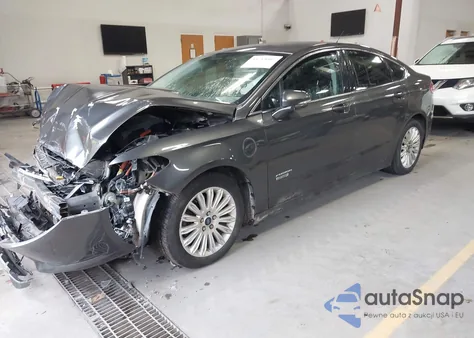 2016 Ford Fusion Energi Se Luxury z USA, uszkodzony, nr VIN 3FA6P0PU7GR190815